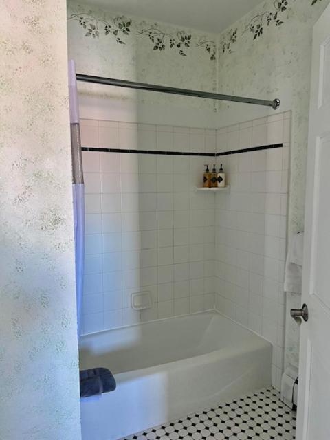 Lamp Post Lodge Westcliffe Room photo
